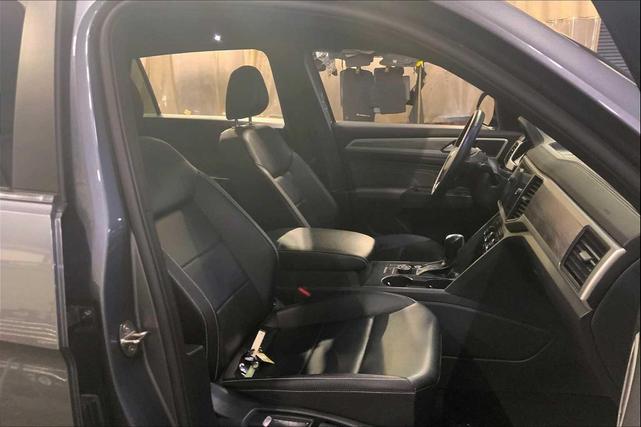 Photo of 2021 Platinum Gray Metallic Volkswagen Atlas Cross Sport