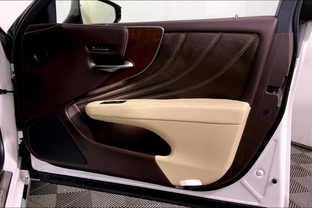 Photo of 2018 Eminent White Pearl Lexus LS 500
