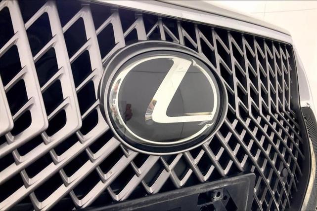 Photo of 2018 Eminent White Pearl Lexus LS 500