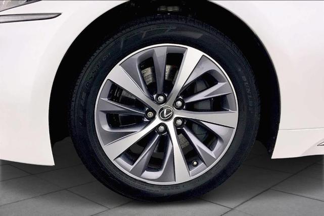 Photo of 2018 Eminent White Pearl Lexus LS 500