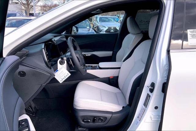 Photo of 2025 White Lexus RX 350