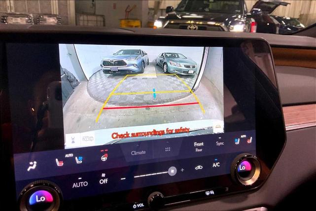 Photo of 2025 Eminent White Pearl Lexus RX 350