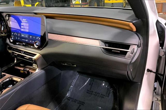 Photo of 2025 Eminent White Pearl Lexus RX 350