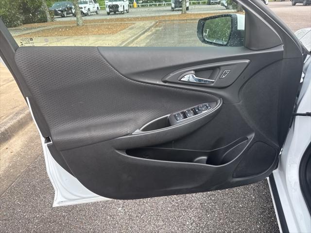 Photo of 2023 Summit White Chevrolet Malibu