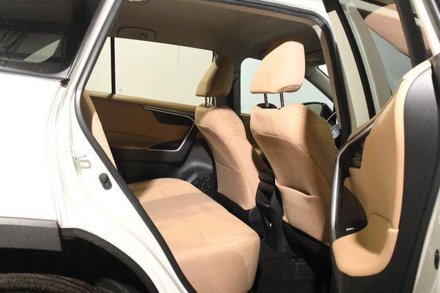 Photo of 2021 Super White Toyota RAV4