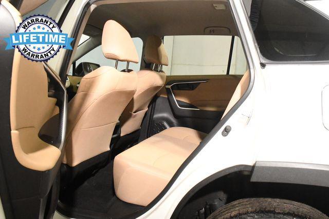 Photo of 2021 Super White Toyota RAV4