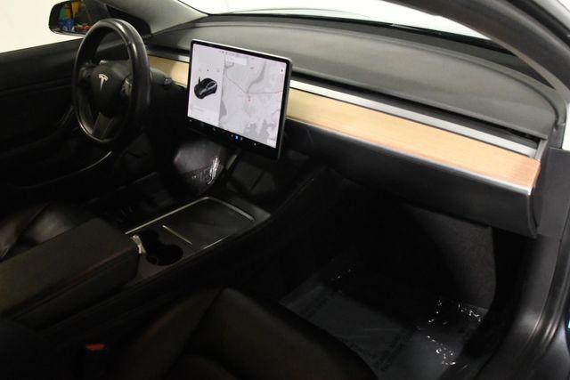 Photo of 2021 Gray Tesla Model 3