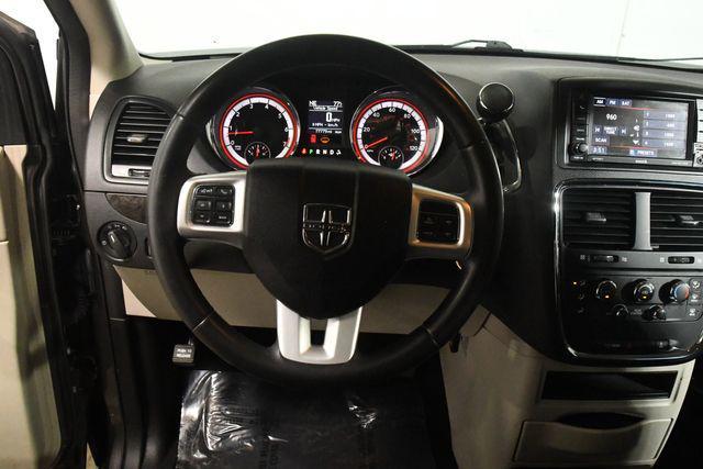 Photo of 2019 Granite Pearlcoat Dodge Grand Caravan