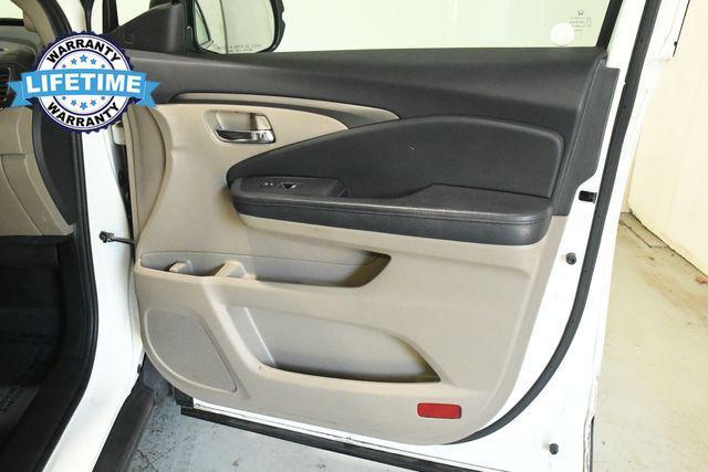 Photo of 2019 White Diamond Pearl Honda Pilot