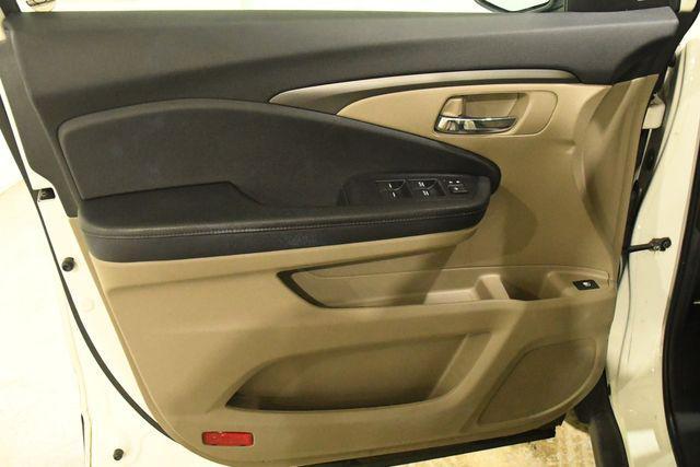 Photo of 2019 White Diamond Pearl Honda Pilot
