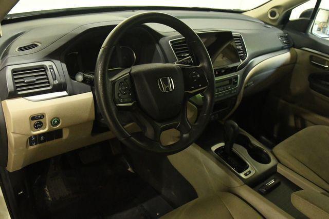 Photo of 2019 White Diamond Pearl Honda Pilot