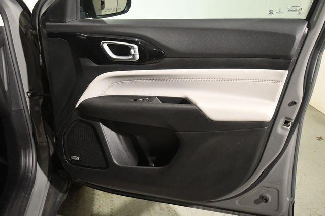 Photo of 2022 Gray Jeep Compass