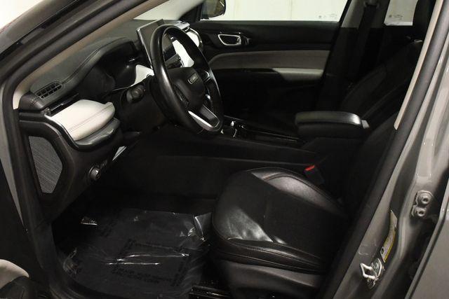 Photo of 2022 Gray Jeep Compass