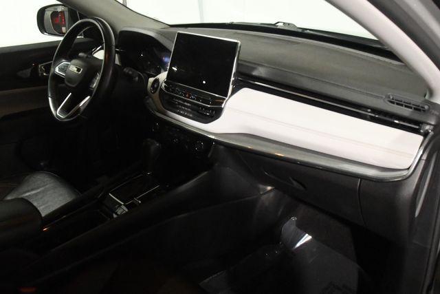 Photo of 2022 Gray Jeep Compass