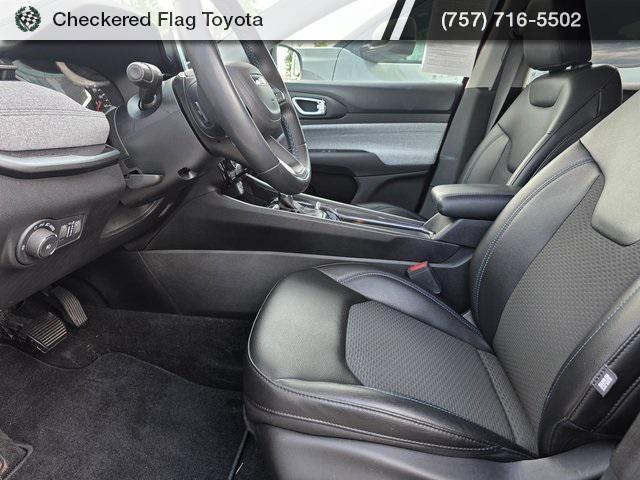 Photo of 2022 Velvet Red Pearlcoat Jeep Compass