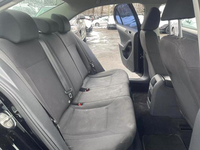 Photo of 2016 Black Uni Volkswagen Jetta