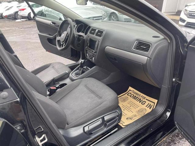 Photo of 2016 Black Uni Volkswagen Jetta