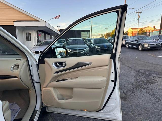 Photo of 2014 Moonlight White INFINITI QX60