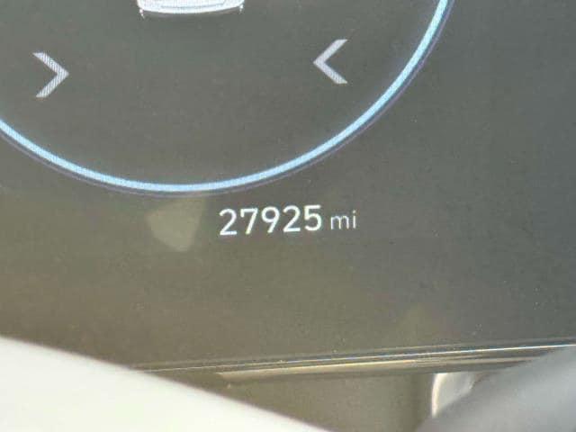 Photo of 2024 Red Hyundai ELANTRA