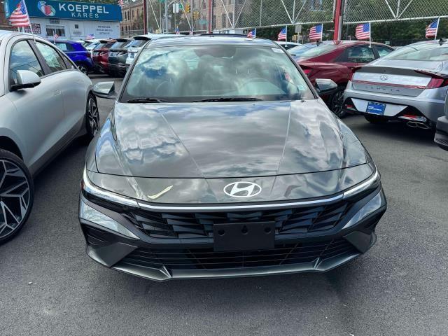 Photo of 2024 Amazon Gray Hyundai ELANTRA