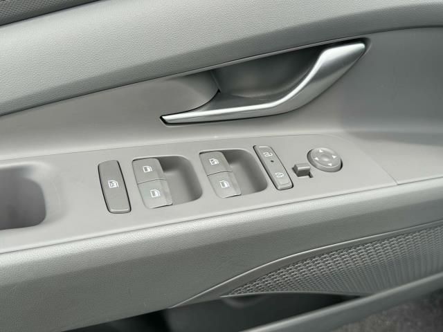 Photo of 2024 Amazon Gray Hyundai ELANTRA