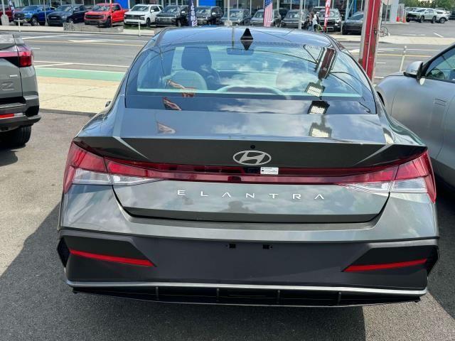 Photo of 2024 Amazon Gray Hyundai ELANTRA