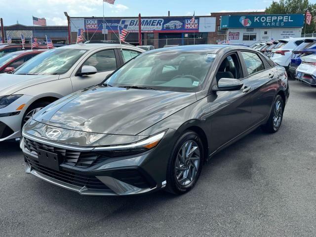 Photo of 2024 Amazon Gray Hyundai ELANTRA