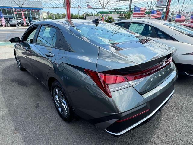Photo of 2024 Amazon Gray Hyundai ELANTRA