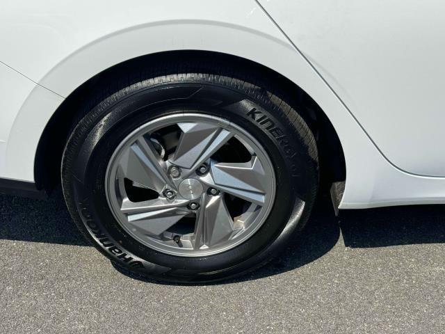 Photo of 2024 White Hyundai ELANTRA