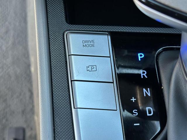 Photo of 2025 Gray Hyundai ELANTRA