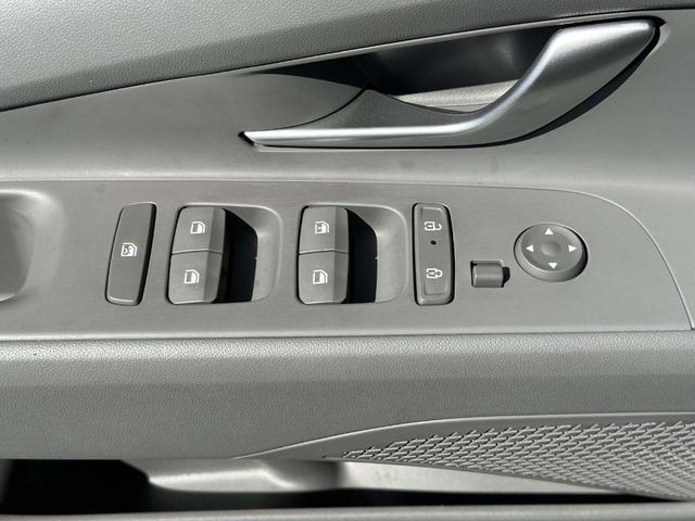 Photo of 2025 Gray Hyundai ELANTRA