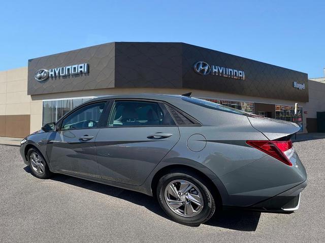 Photo of 2025 Gray Hyundai ELANTRA