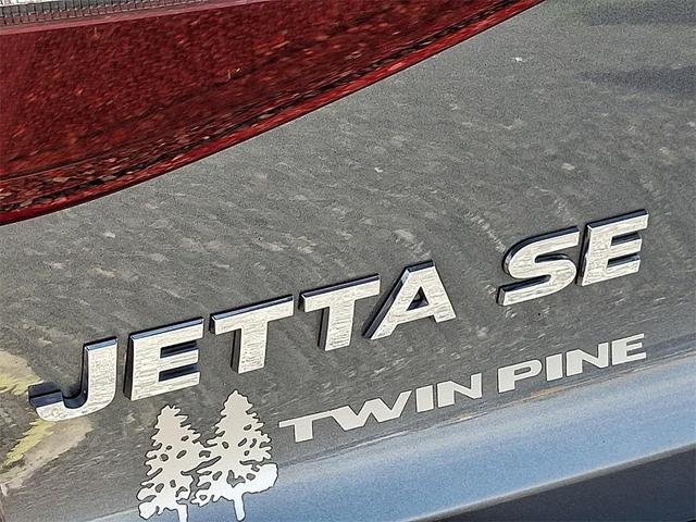 Photo of 2017 Platinum Gray Metallic Volkswagen Jetta