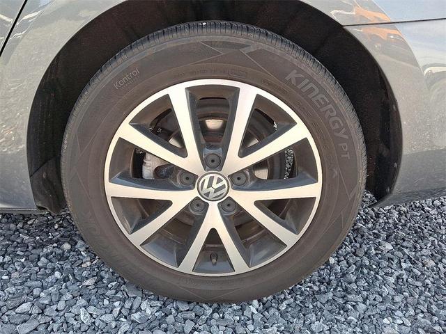Photo of 2017 Platinum Gray Metallic Volkswagen Jetta