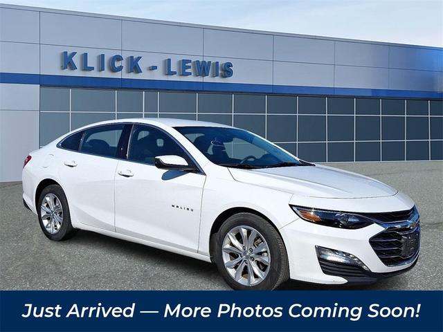 Photo of 2023 Summit White Chevrolet Malibu