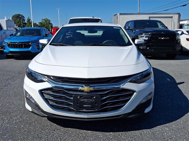 Photo of 2023 Summit White Chevrolet Malibu