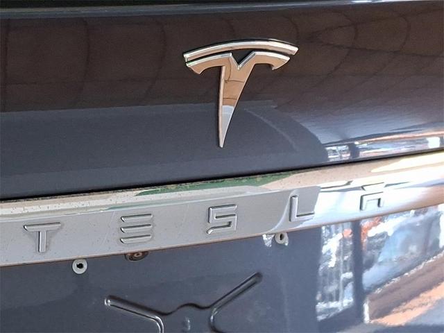Photo of 2016 Titanium Metallic Tesla Model X