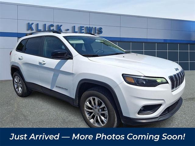 Photo of 2022 Bright White Clearcoat Jeep Cherokee