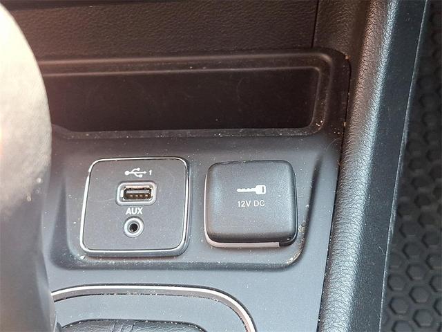 Photo of 2022 Bright White Clearcoat Jeep Cherokee