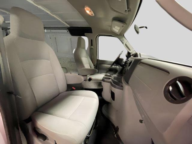 Photo of 2013 White Ford E250