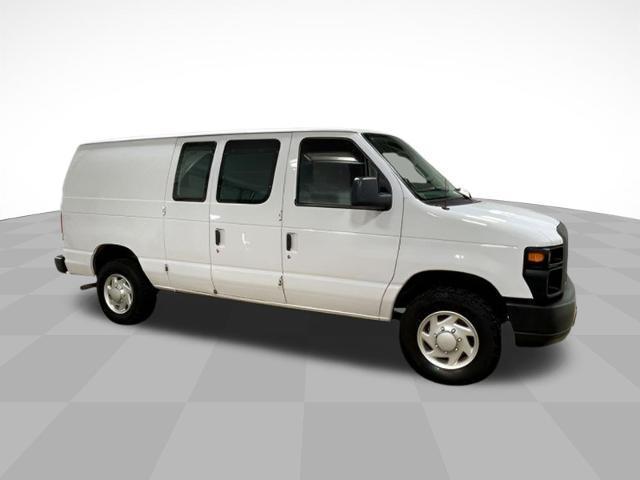 Photo of 2013 White Ford E250