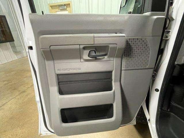 Photo of 2013 White Ford E250