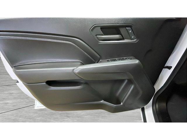 Photo of 2023 White Chevrolet Colorado