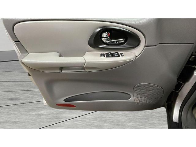 Photo of 2005 Silver Chevrolet Trailblazer