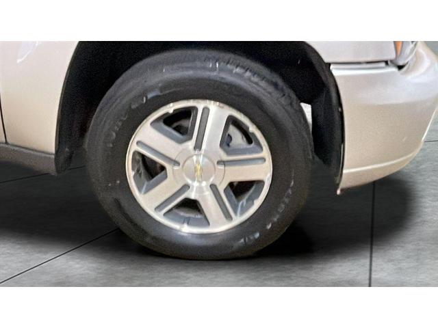 Photo of 2005 Silver Chevrolet Trailblazer