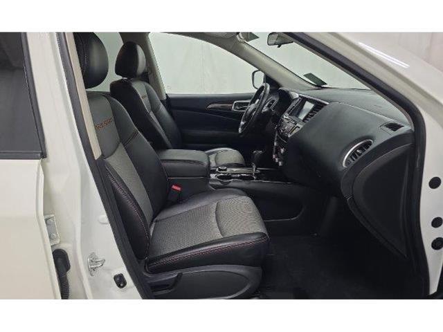 Photo of 2020 White Nissan Pathfinder