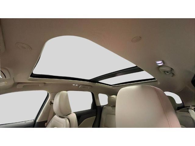 Photo of 2021 White Lincoln Corsair