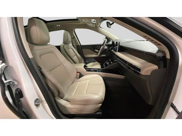 Photo of 2021 White Lincoln Corsair