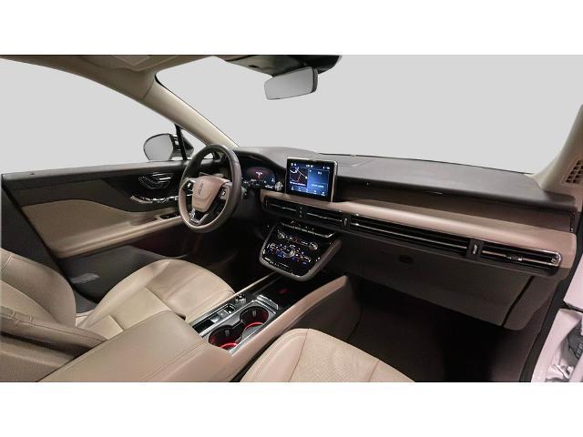 Photo of 2021 White Lincoln Corsair