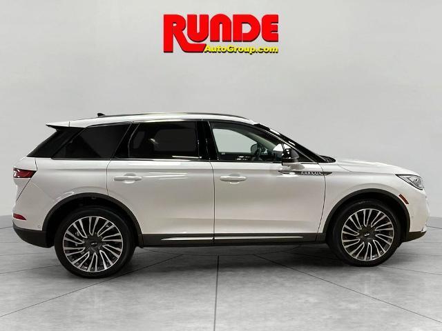 Photo of 2021 White Lincoln Corsair